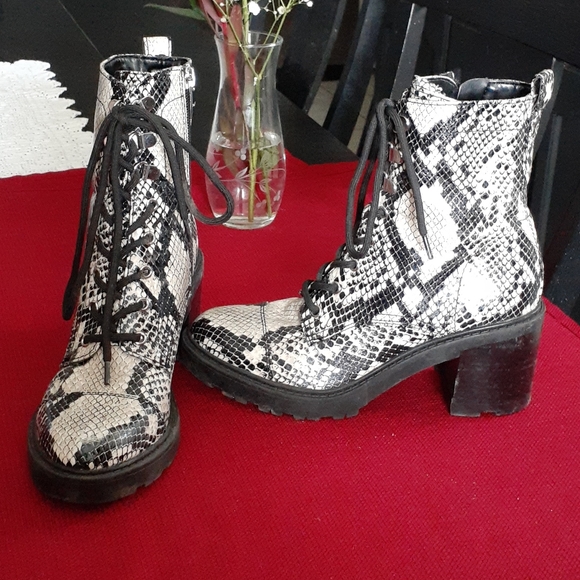 MARC FISHER BOOTIES - Picture 1 of 10